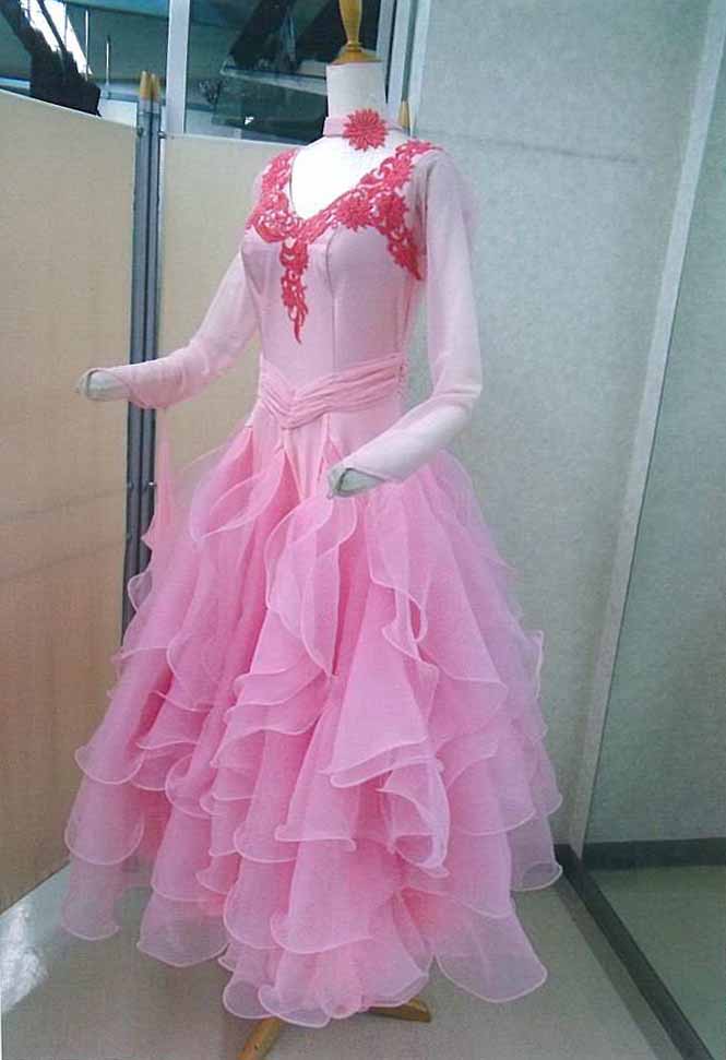 春色ピンクの準正装ドレス画像　白樺ドレス